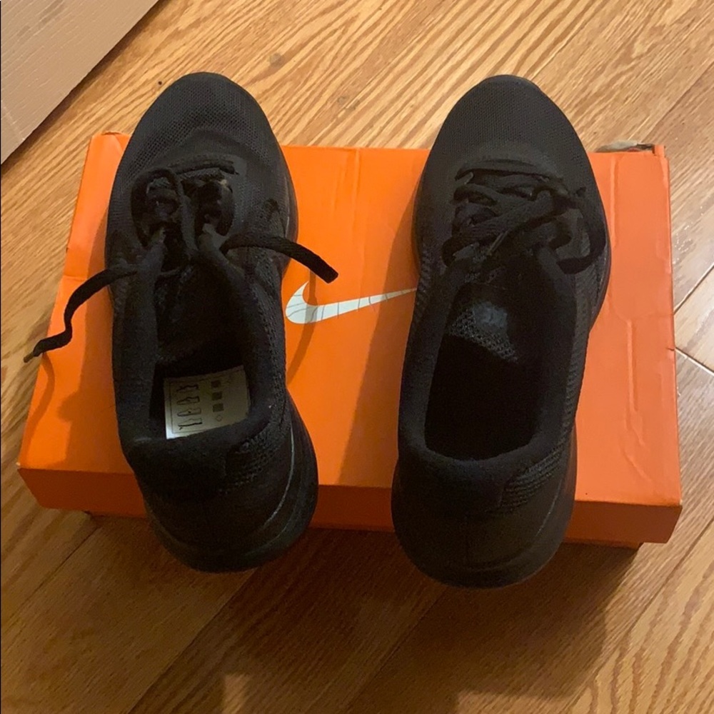 Nike revolution 3